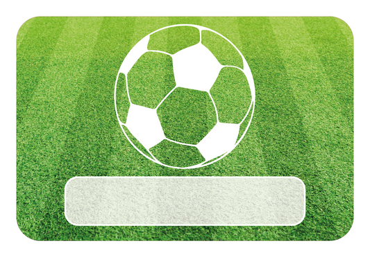 Naambord met voetbal op gras – sportieve uitstraling voor elke kinderkamer