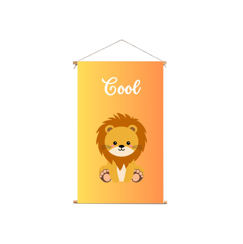 Textielposter Leeuw Oranje/Gele Achtergrond