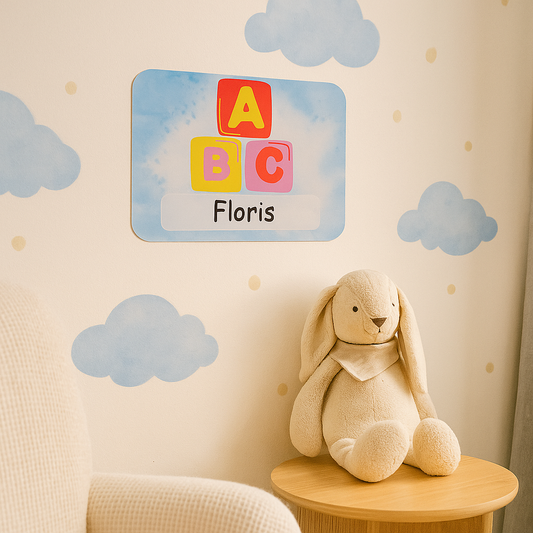 Naambordje Kinderkamer – ABC Blokken Blauwe Wolken