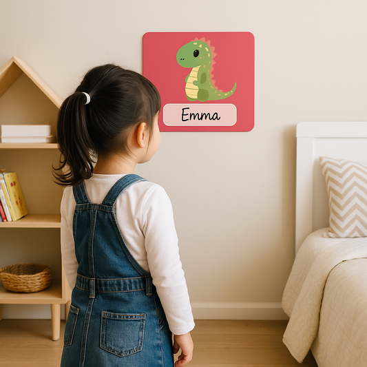 Naambord dino op rood – gepersonaliseerd voor kinderkamer