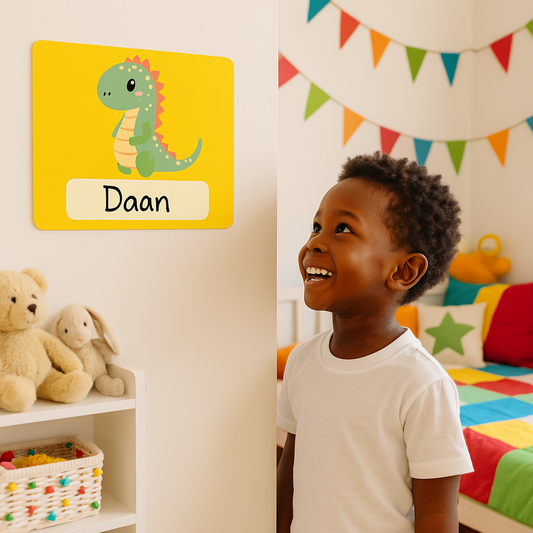Naambord met schattige dino illustratie – Geel ontwerp