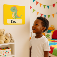 Naambord met schattige dino illustratie – Geel ontwerp